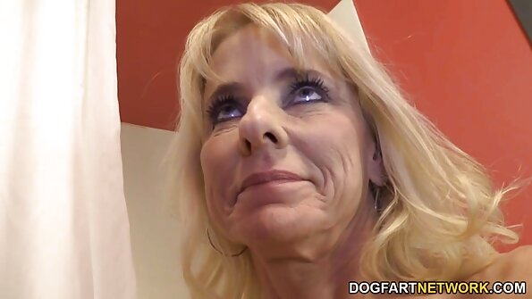 Egy kurva csinál egy blow job, és ő erotikus videók ingyen egyre neki punci szar
