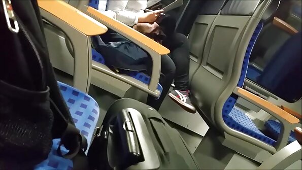 Egy szőke barnás vonalakkal a mellein erotikus videok ingyen egyre szar az oldalán