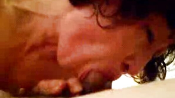 A megcsalt szex videó teljes film férj szexuálisan pótolja a barna lányt az ágyon