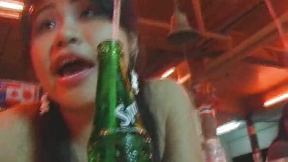 Egy nagy csávó két dögös szukába szex filmek ingyen kapja a farkát az ágyon