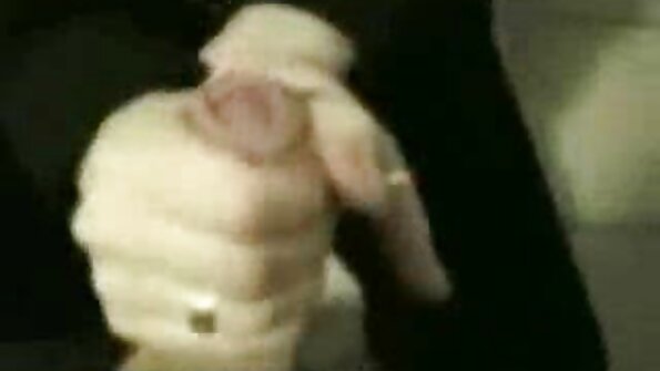 Egy bimbo, aki szereti szex videók ingyen online az análisot, kinyitja a seggpofáját, hogy kibaszhasson