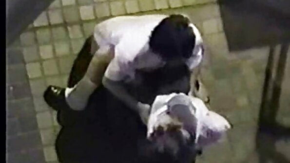 Egy hatalmas mellekkel rendelkező szuka magyarul beszélő szex videók ma egy nagy faszt kezel a szájával
