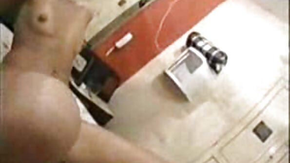Egy csaj szép kicsi cicákkal egyre szar a kanapén szex filmek ingyen